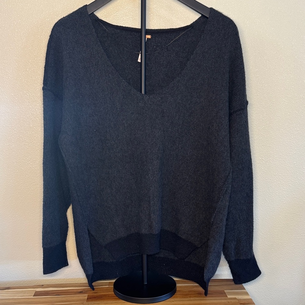 Free People Sweater‎ Weather V-Neck | XS Shrunk Fit | Cozy Knit